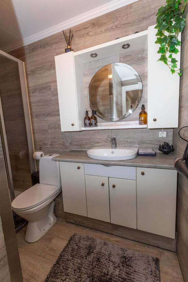 Lovely 2-Bedroom Apartment In آكيورِيْري المظهر الخارجي الصورة