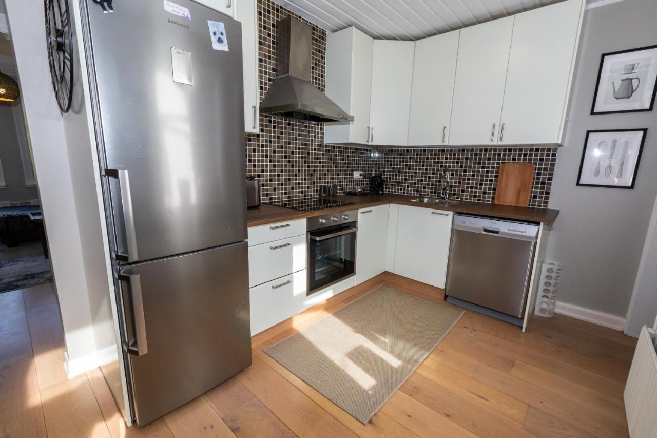 Lovely 2-Bedroom Apartment In آكيورِيْري المظهر الخارجي الصورة
